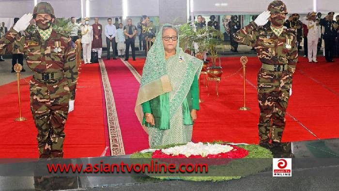 বঙ্গবন্ধুর প্রতিকৃতিতে প্রধানমন্ত্রীর শ্রদ্ধা