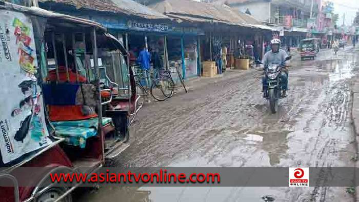 কাউনিয়ায় সড়কে জলাবদ্ধতায় দুর্ভোগে মানুষ