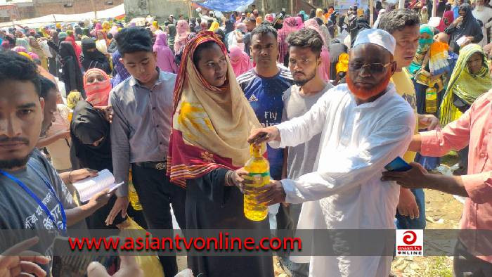 কক্সবাজারে ফাতেমা এন্ড কোম্পানি ফাউন্ডেশনের ত্রাণ সামগ্রী বিতরণ