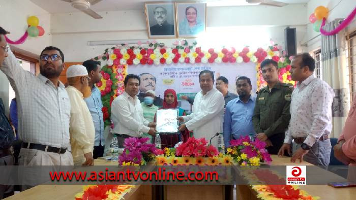 ঘোড়াঘাটে প্রধানমন্ত্রীর উপহার পেলো ২৯৯ পরিবার