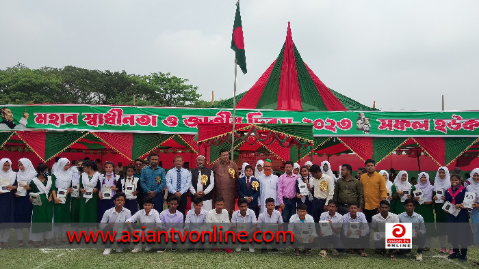 প্রধানমন্ত্রীর উপহারের ট্যাব পেলো কৃতি শিক্ষার্থীরা