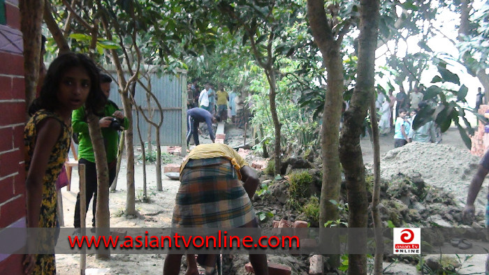 নরসিংদীর রায়পুরায় ১৪৫ ধারা ভঙ্গ করে দেয়াল নির্মাণের অভিযোগ