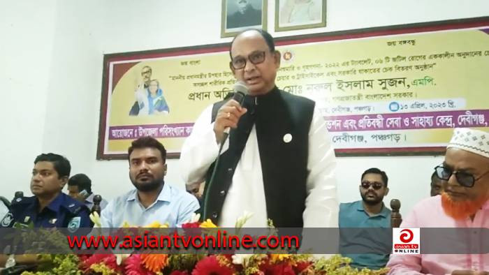 দেবীগঞ্জে অসচ্ছল প্রতিবন্ধীদের মাঝে হুইল চেয়ার বিতরণ