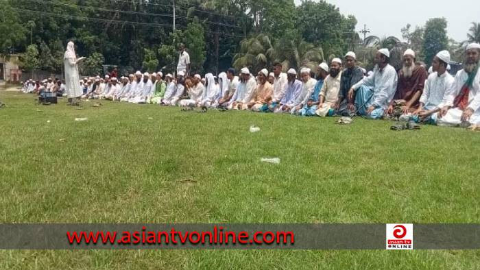 শিবচরে প্রশান্তির বৃষ্টির আশায় সলাতুল ‘ইসতিসকার’ নামাজ আদায়