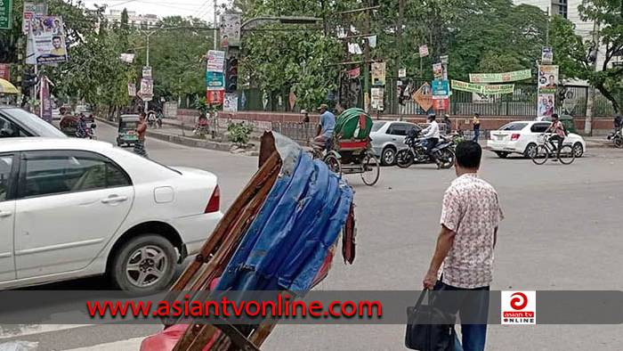 ঢাকার রাস্তায় নেই চিরচেনা যানজট