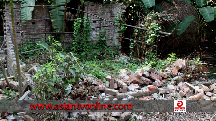 রাজাপুরে জমি নিয়ে বিরোধ: বিল্ডিংয়ের দেয়াল ভাঙ্গার অভিযোগ