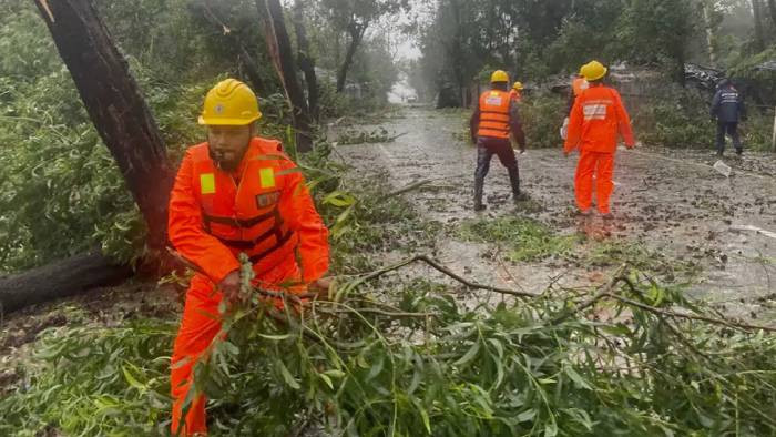 মিয়ানমারে অতিপ্রবল ঘূর্ণিঝড় মোখার তাণ্ডবে নিহত ৩