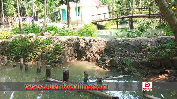 রাজাপুরে খালে বাঁধ দেয়ায় আমনের বীজতলা নিয়ে কৃষকের শঙ্কা