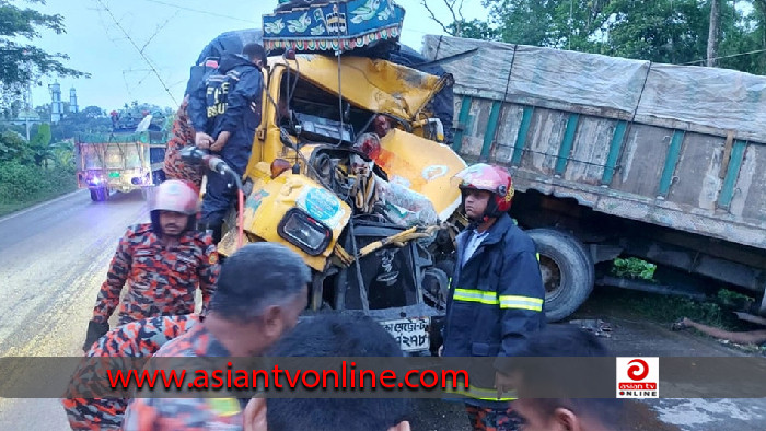 সিলেটে দুই ট্রাকের সংঘর্ষে নিহত ৩