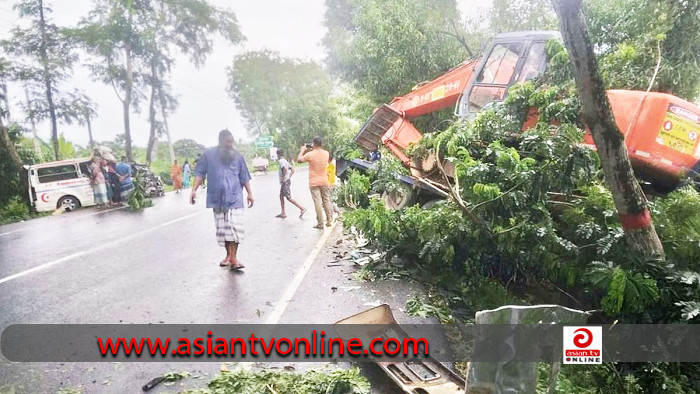 ট্রাক-অ্যাম্বুলেন্স মুখোমুখি সংঘর্ষে নিহত ৪