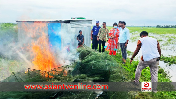 নবাবগঞ্জে নিষিদ্ধ চায়না জাল পুড়িয়ে ধ্বংস