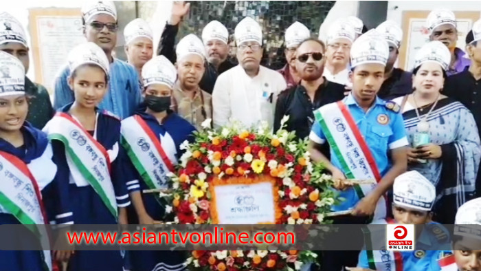 শোকাবহ আগস্ট উপলক্ষে দিনাজপুরে জাতির জনকের মুরালে শ্রদ্ধাঞ্জলি