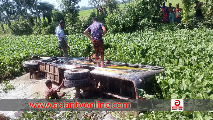 বদলগাছীতে যাত্রীবাহী বাস উল্টে আহত ১২