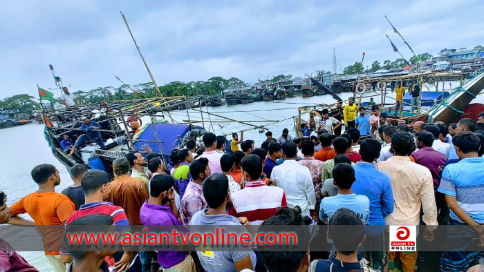 বঙ্গোপসাগরে ঝড়ের কবলে ট্রলার ডুবি: ১৬ জেলে জীবিত উদ্ধার