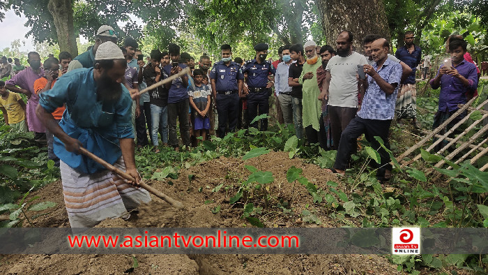 মহাদেবপুরে মৃত্যুর আড়াই মাস পর কবর থেকে মরদেহ উত্তোলন