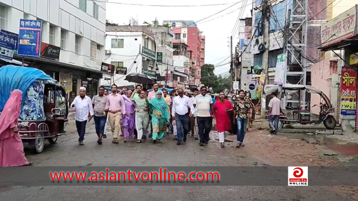 বৃষ্টিতে ভিজে ঠাকুরগাঁওয়ে বিএনপির বিক্ষোভ