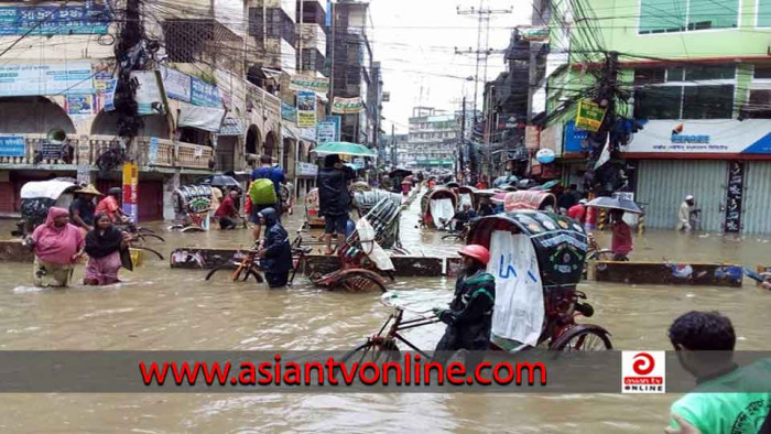 টানা বর্ষণে চট্টগ্রামে জলাবদ্ধতা বাড়ছেই