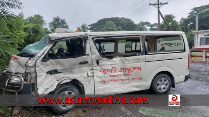 নলছিটিতে বাস-অ্যাম্বুলেন্স সংঘর্ষ: আহত ৪