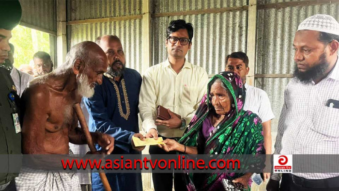 এশিয়ান টিভি অনলাইনে সংবাদ প্রচারের পর সহায়তা পেলেন চৌহালীর সেই বৃদ্ধ দম্পতি