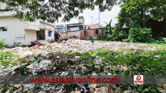 ছেংগারচর পৌর ভূমি অফিসের সামনে ময়লার স্তুপ