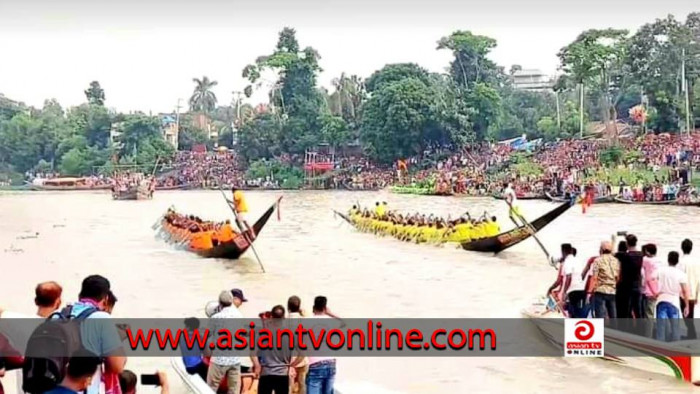 ইছামতী নদীতে নৌকা বাইচ: বসেছে গ্রাম্যমেলা