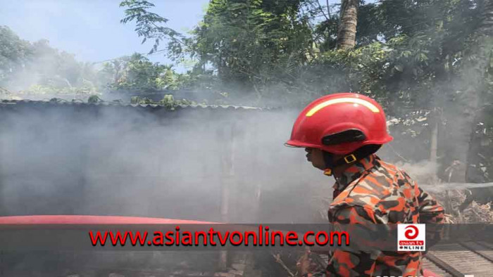 নলডাঙ্গায় আগুনে পুড়লো কৃষকের ঘর