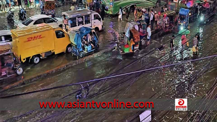 মাত্র এক ঘণ্টার বৃষ্টিতে তলিয়ে যায় নারায়ণগঞ্জ শহর