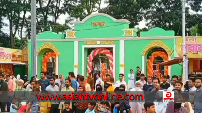 পণ্য সামগ্রীতে বিশেষ অফারে ভিড় বাড়ছে নবাবগঞ্জ বাণিজ্য মেলায়