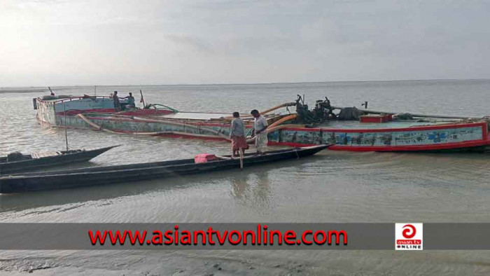 চৌহালীতে ২টি বাল্কহেডসহ দুই বালুদস্যুকে আটক করেছে গ্রামবাসী