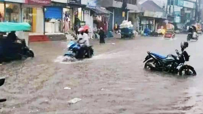 বৃষ্টির পানিতে তলিয়ে গেছে সৈয়দপুর পৌরসভার সড়ক