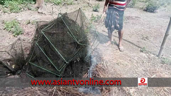 নবাবগঞ্জে মৎস্য দপ্তরের অভিযানে কারেন্ট জাল জব্দ