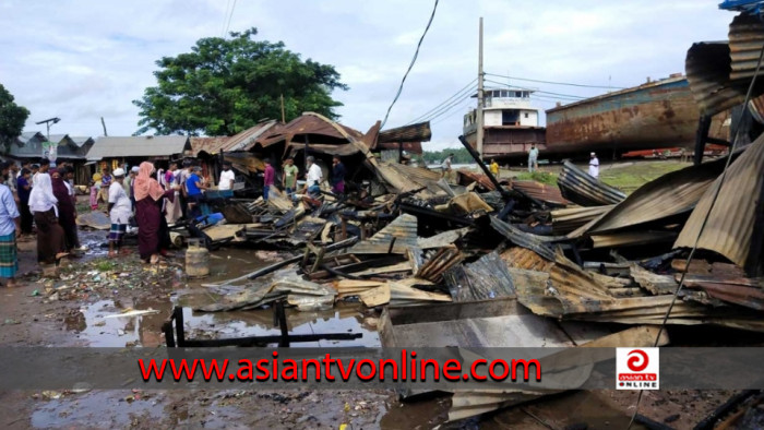 পিরোজপুর বাসস্ট্যান্ডে আগুন: ১৩ দোকান পুড়ে ছাই