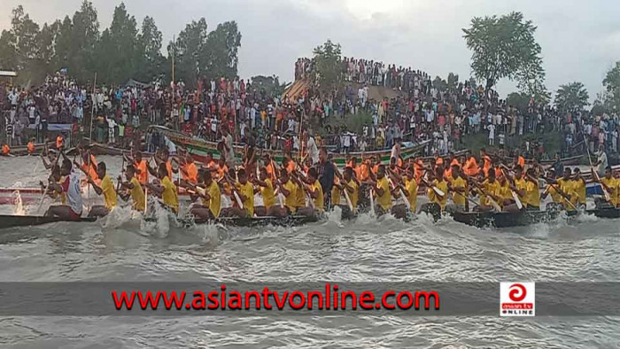 নৌকা বাইচ দেখতে কালীগঙ্গার দুই পাড়ে মানুষের ঢল