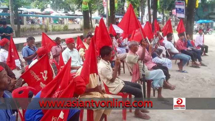 নীলফামারীতে ওয়ার্কার্স পার্টির লাল পতাকা মিছিল