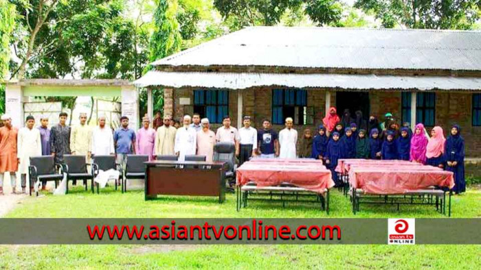 সৈয়দপুরে পোড়ারহাট মাদ্রাসায় জাপা এমপির আসবাবপত্র প্রদান