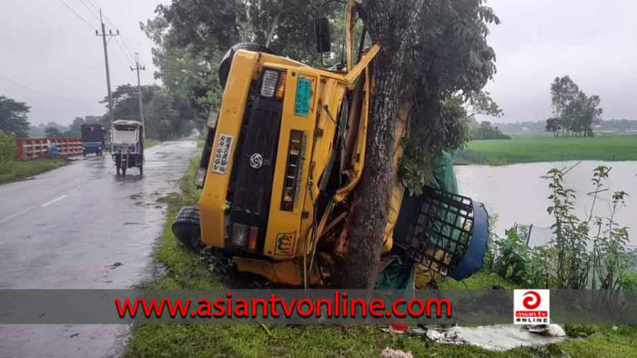 সুনামগঞ্জের জগন্নাথপুরে মালবাহী ট্রাক খাদে পড়ে আহত ২