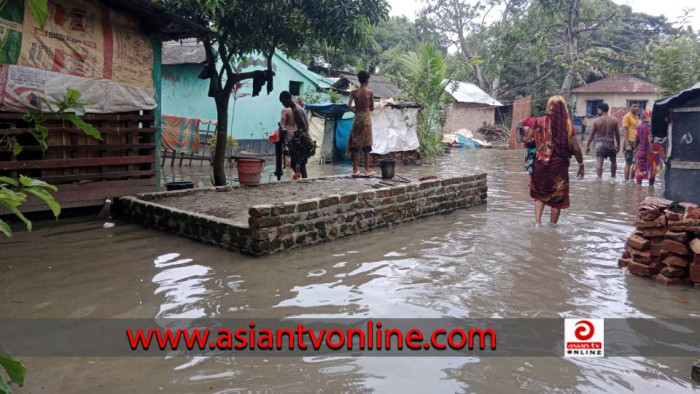 পানিতে ভাসছে সাতক্ষীরার নিম্নাঞ্চল