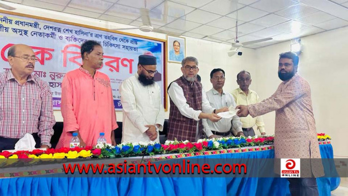 মতলব উত্তরে প্রধানমন্ত্রীর ত্রাণ তহবিলের চেক বিতরণ