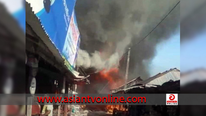 পাথরঘাটায় ভয়াবহ অগ্নিকাণ্ডে ২৫ টি দোকান পুড়ে ছাই