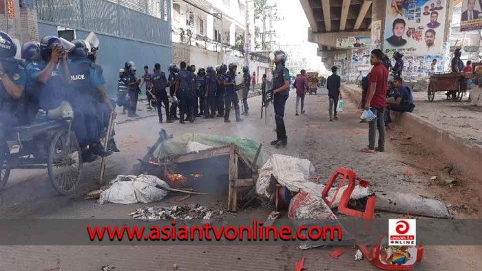 গাজীপুরে বেতন বৃদ্ধির দাবিতে শ্রমিকদের বিক্ষোভ, পুলিশের গাড়ি ভাংচুর