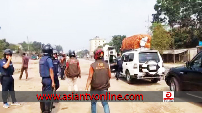 বগুড়ায় পুলিশের গাড়িসহ অ্যাম্বুলেন্সকে লক্ষ্য করে ককটেল নিক্ষেপ