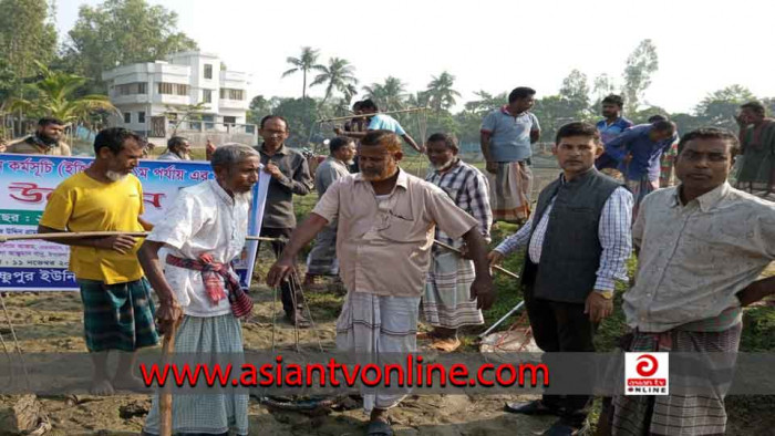 মান্দায় অতিদরিদ্রদের কর্মসংস্থান কর্মসূচির উদ্বোধন