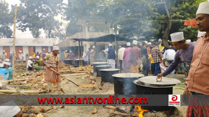 ১২৫ মণ গুড় আর ৮২ মণ চালের ক্ষীরে পালিত হলো চিশতীয়া পীরের নবান্ন মেলা