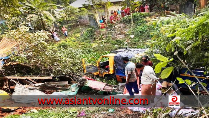 সড়ক দুর্ঘটনায় একই পরিবারের চারজনসহ ৫ জনের মৃত্যু