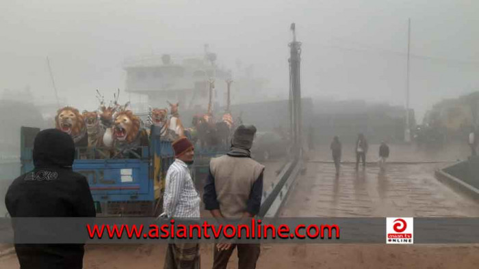 ঘন কুয়াশার কারণে মানিকগঞ্জের নৌরুটে ফেরি চলাচল বন্ধ