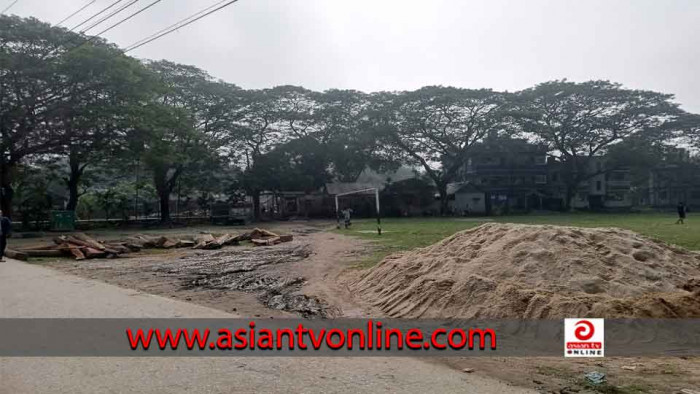 বাজিতপুরে বিদ্যালয়ের মাঠে প্রভাবশালীদের কাঠ ও বালুর ব্যবসা, ইউএনও বলছেন এটি কোনো বড় বিষয় না