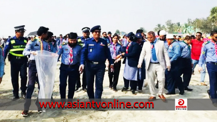 কুয়াকাটায় পবিপ্রবি রোভারের পরিচ্ছন্নতা অভিযান