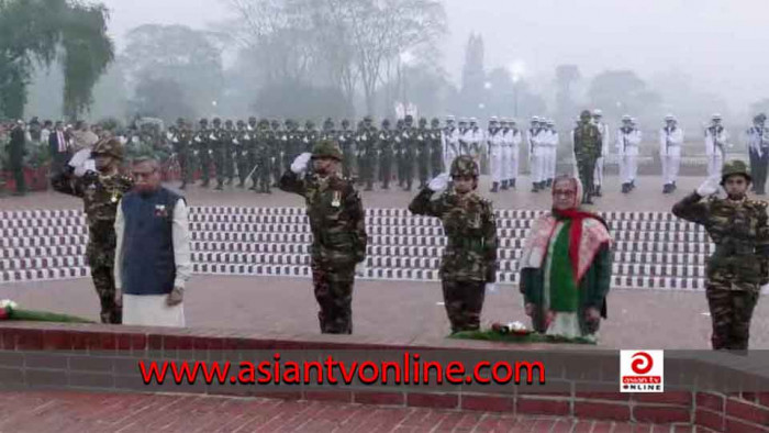 জাতীয় স্মৃতিসৌধে শ্রদ্ধা জানালেন রাষ্ট্রপতি ও প্রধানমন্ত্রী