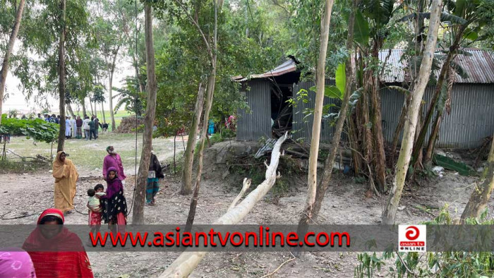 কাজিপুরে ঘরের উপর গাছ পড়ে বৃদ্ধের মর্মান্তিক মৃত্যু