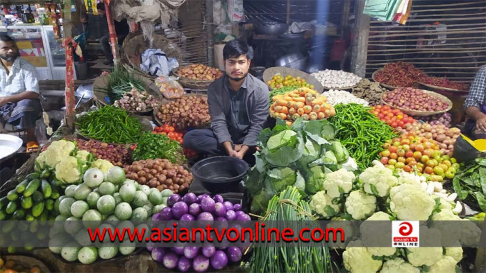 হিলিতে পাইকারী-খুচরা বাজারে কমতে শুরু করেছে সবজির দাম